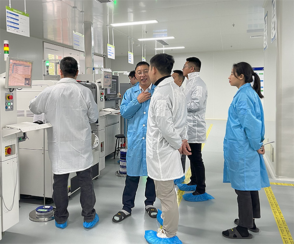 珠海冠宇领导莅临710公海赌赌船官网欢迎您科技参观考察 珠海冠宇领导莅临710公海赌赌船官网欢迎您科技参观考察